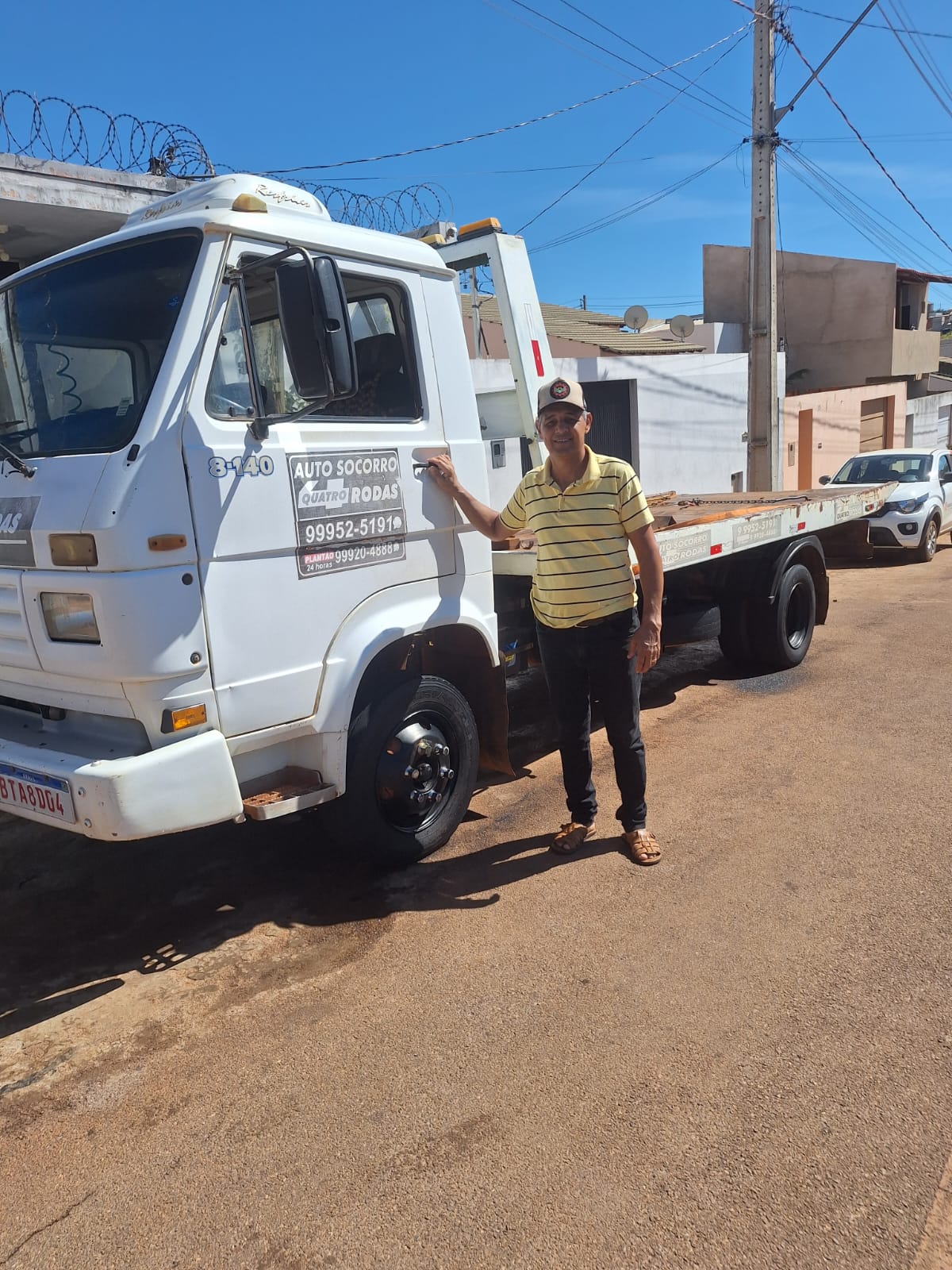 Socorro mecânico e reboque profissional na região